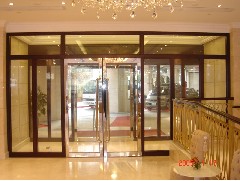 單片銫鉀防火玻璃應(yīng)用場(chǎng)所及使用注意事項(xiàng)